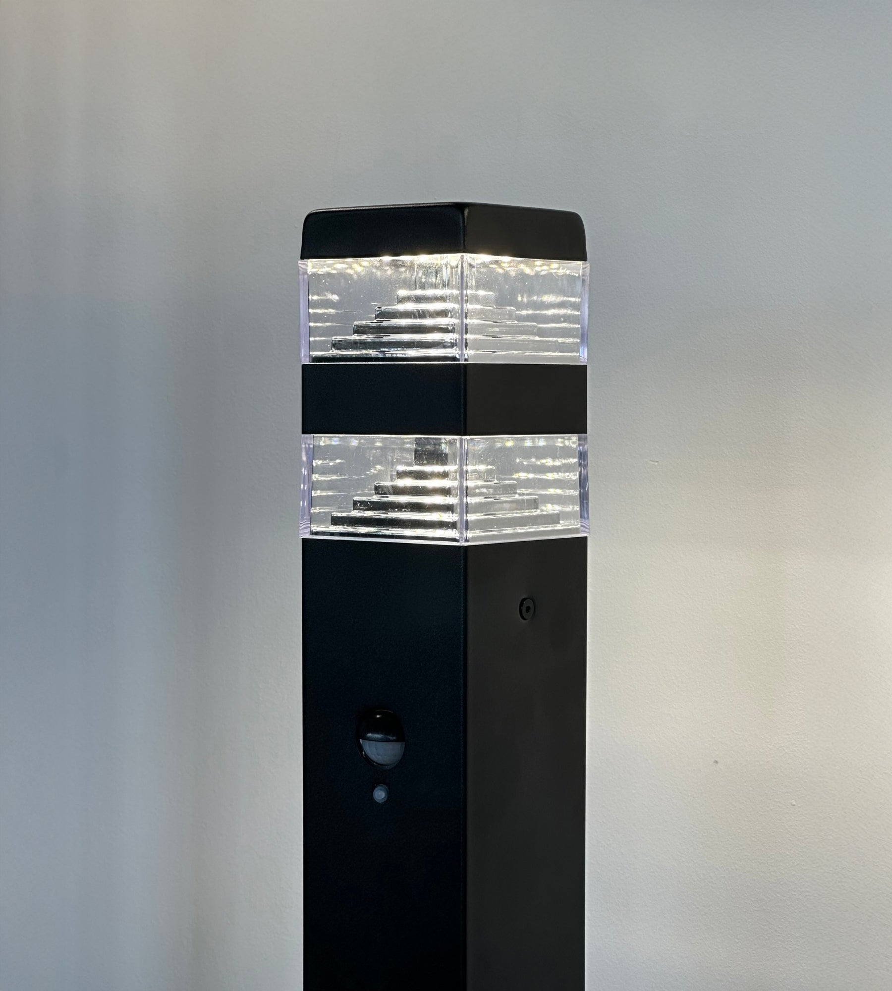 Borne Pyramide 1000 lumens avec détecteur