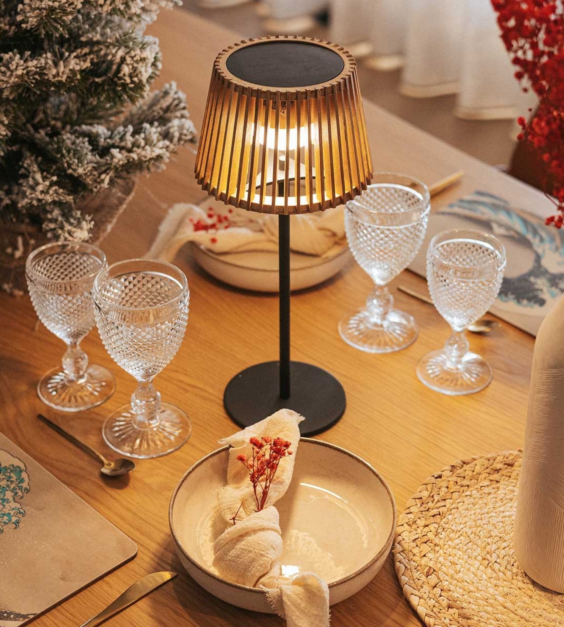 Lampe de table USB et solaire OKINAWA - Style bois asiatique - Blanc chaud